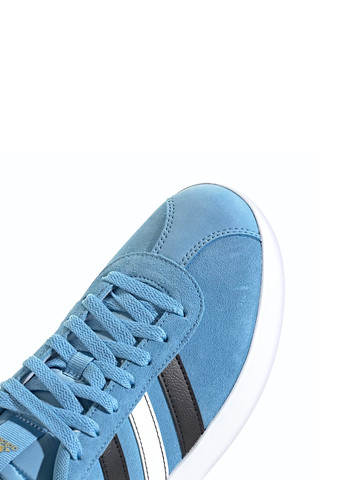 Голубые кеды adidas