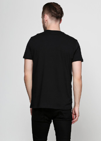 Черная футболка Яavin
