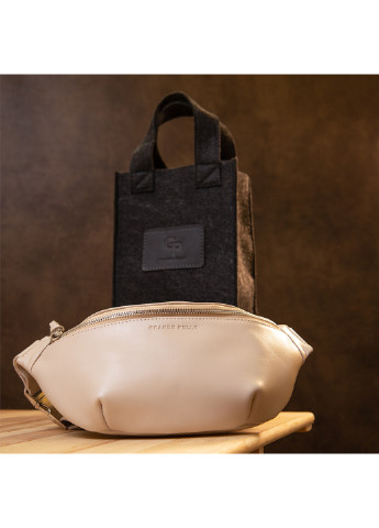 Шкіряна реміньна сумка 30х13х7 см Grande Pelle (252416144)