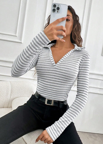 Светло-серая женская футболка-поло SHEIN в полоску