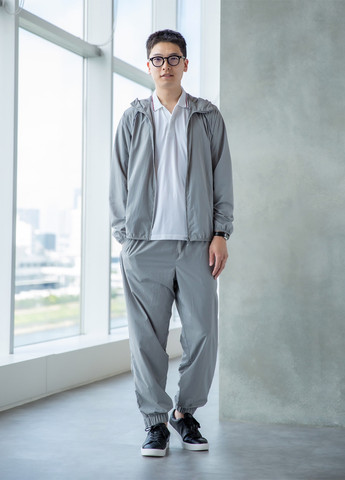 Серая демисезонная куртка Uniqlo