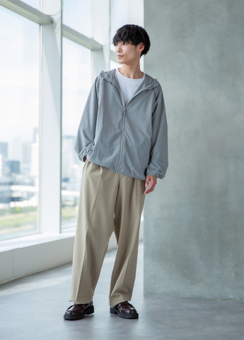 Серая демисезонная куртка Uniqlo