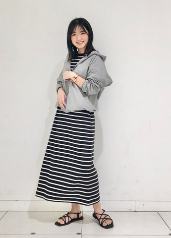 Серая демисезонная куртка Uniqlo