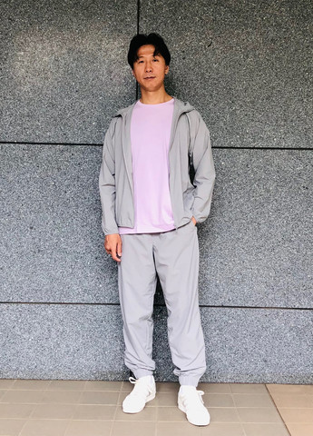 Серая демисезонная куртка Uniqlo