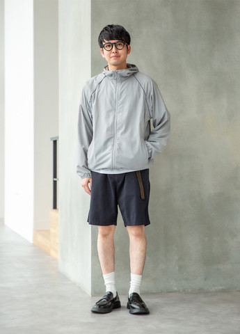 Серая демисезонная куртка Uniqlo