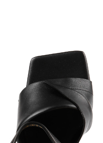 Черные босоножки Le'BERDES с ремешком