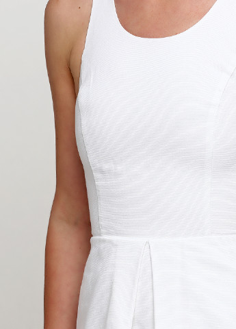 Белое кэжуал платье клеш Armani Exchange однотонное
