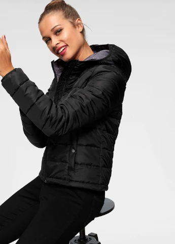 Чорна демісезонна куртка Vero Moda
