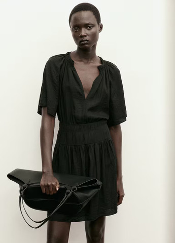 Черное кэжуал платье клеш H&M однотонное