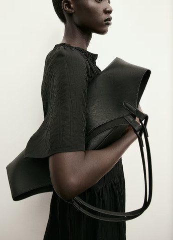 Черное кэжуал платье клеш H&M однотонное