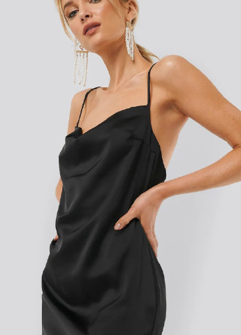 Чорна коктейльна плаття, сукня з відкритою спиною NA-KD однотонна