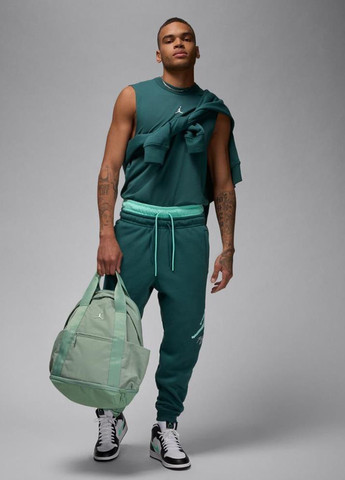 Зеленые спортивные демисезонные джоггеры брюки Jordan