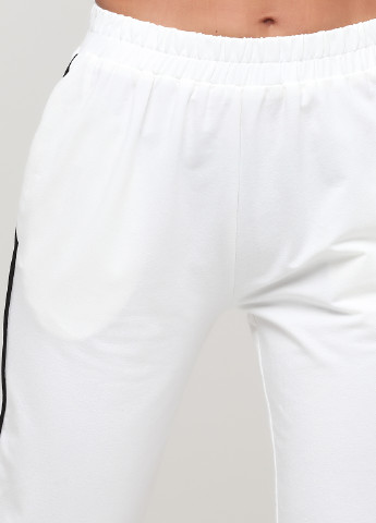 Костюм (свитшот, брюки) Bodyform рисунок молочный спортивный трикотаж, хлопок