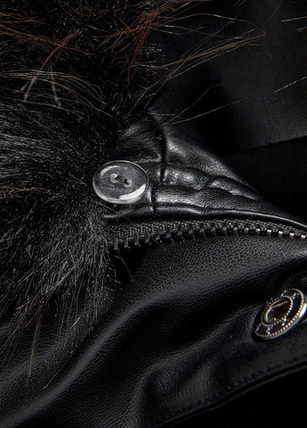 Черная зимняя куртка SHEIN