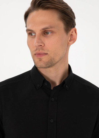 Черная кэжуал рубашка однотонная Pierre Cardin