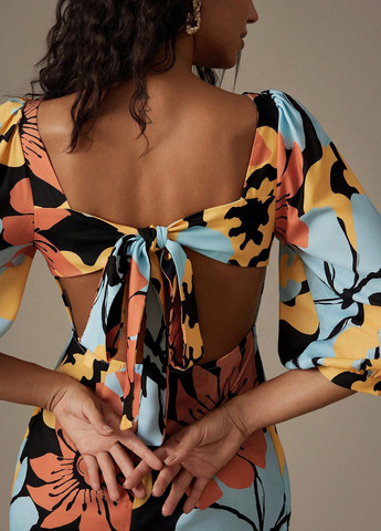 Комбінована кежуал сукня силуетна, з відкритою спиною SHEIN з квітковим принтом