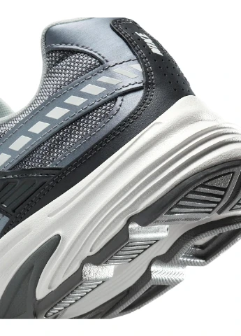 Серые демисезонные кроссовки ib3083-001 Nike Initiator