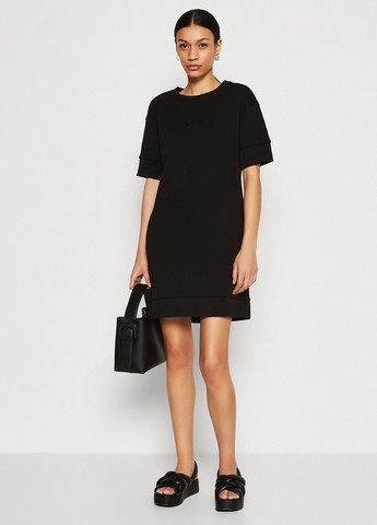 Черное кэжуал платье платье-свитшот Armani Exchange однотонное