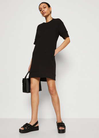 Черное кэжуал платье платье-свитшот Armani Exchange однотонное
