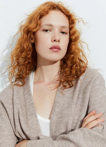 Бежевый зимний кардиган H&M