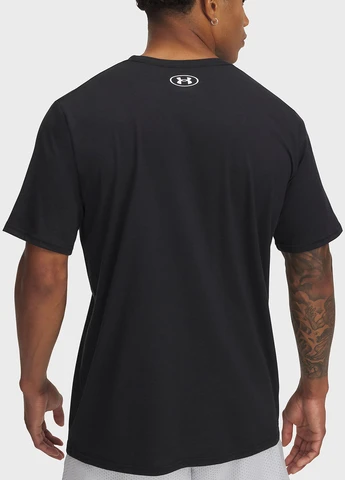 Черная футболка Under Armour