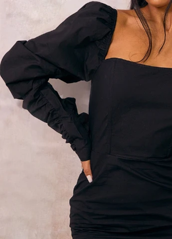 Чорна коктейльна сукня PrettyLittleThing однотонна