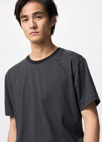 Чорна футболка Uniqlo