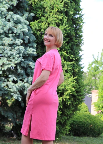 Фуксинова (кольору Фукія) кежуал сукня з боковими розрізами V.O.G. однотонна