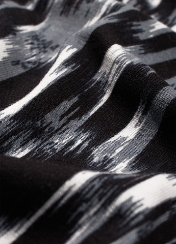 Чёрно-белую блуза C&A