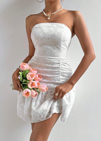 Белое коктейльное платье бандо, с открытой спиной SHEIN однотонное