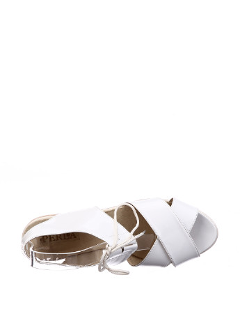 Белые босоножки Perla на шнурках лаковые