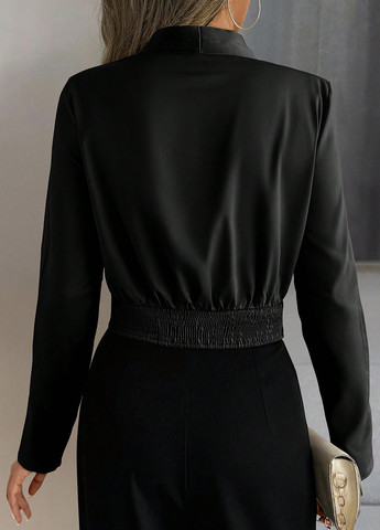 Чорна блуза на запах SHEIN