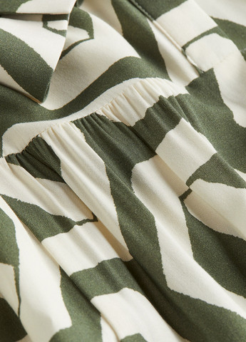 Оливковое (хаки) кэжуал платье рубашка H&M с рисунком