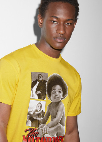 Желтая футболка C&A