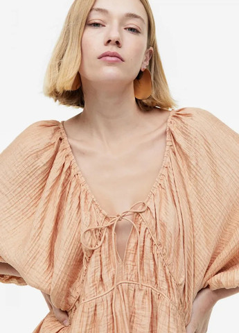 Бежевое кэжуал платье H&M однотонное