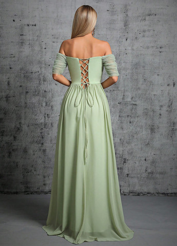 Зеленое вечернее платье с открытыми плечами SHEIN однотонное