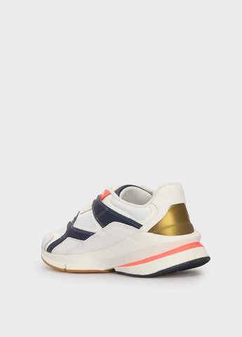 Білі всесезонні кросівки Under Armour