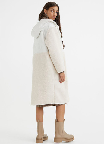 Светло-бежевая демисезонная куртка подовжена зі штучного хутра H&M