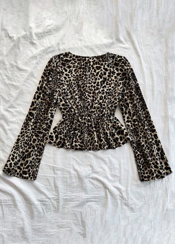 Коричнева блуза з баскою SHEIN