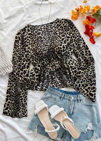 Коричнева блуза з баскою SHEIN