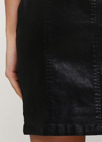 Черное кэжуал платье футляр Guess однотонное