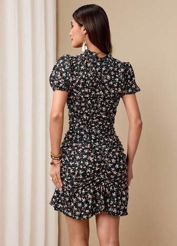 Черное кэжуал платье а-силуэт SHEIN с цветочным принтом