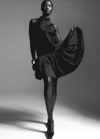 Черное праздничный, вечернее платье с открытыми плечами H&M однотонное