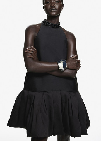 Черное праздничный, вечернее платье с открытыми плечами H&M однотонное