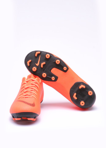 Оранжевые бутсы Nike