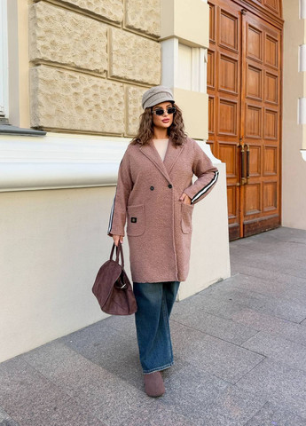 Темно-бежевое демисезонное Пальто двубортное No Brand