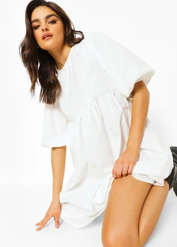 Белое кэжуал платье клеш Boohoo однотонное
