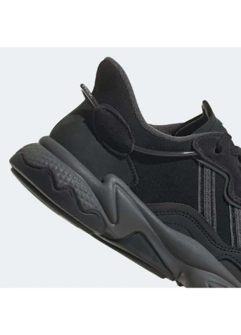 Черные демисезонные кроссовки adidas