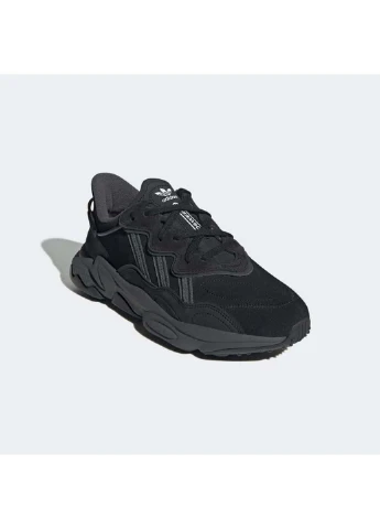 Черные демисезонные кроссовки adidas