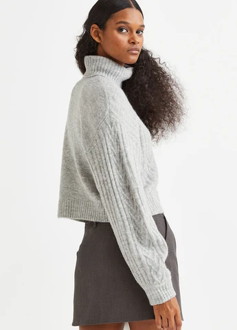 Светло-серый зимний свитер H&M